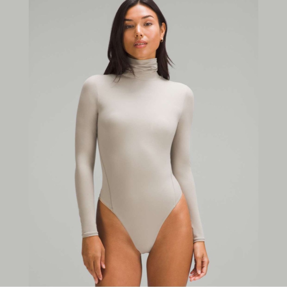 NWT Lululemon riverstone gray green turtleneck bodysuit wundermost nulu size XS